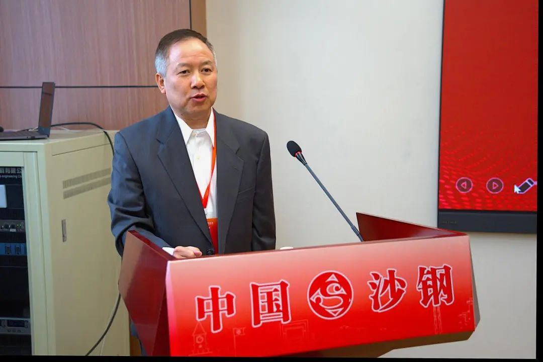 10中国兽药协会秘书长董义春.jpg
